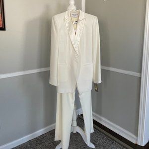 Jones New York Ivory Jacket and Pant Suit